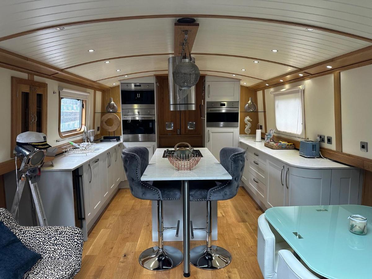 Luxury Boat - The Thistle Dream Аксбридж Экстерьер фото